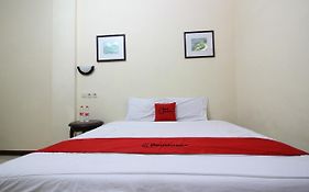 Reddoorz @ Mantrijeron 2